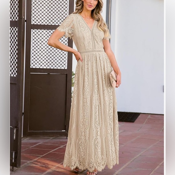 Dresses & Skirts - NWT Elegant Lace Maxi Dress in Cream